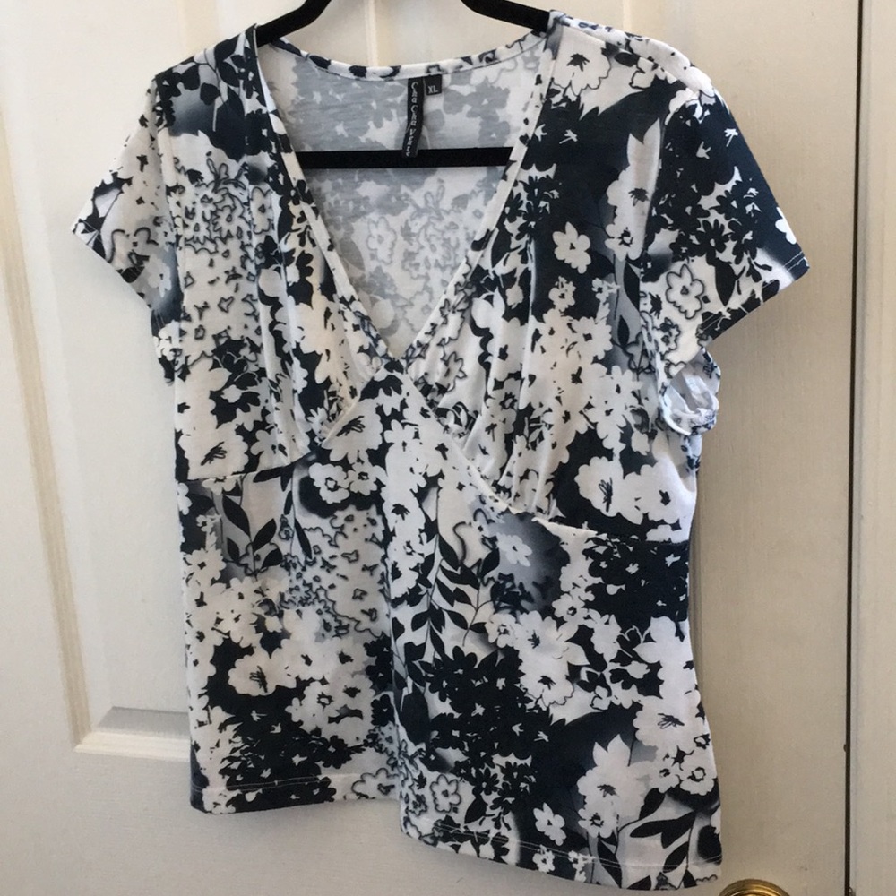 FINAL MARKDOWN Ladies cha cha vente top xl